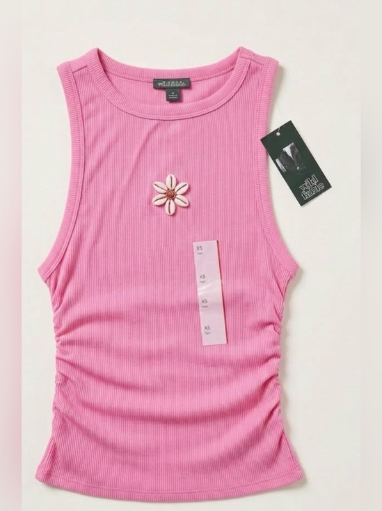 wild fable Tops - XS Wild fable Hot Pink Ribbed Tank with Flower—Seashell top Applique